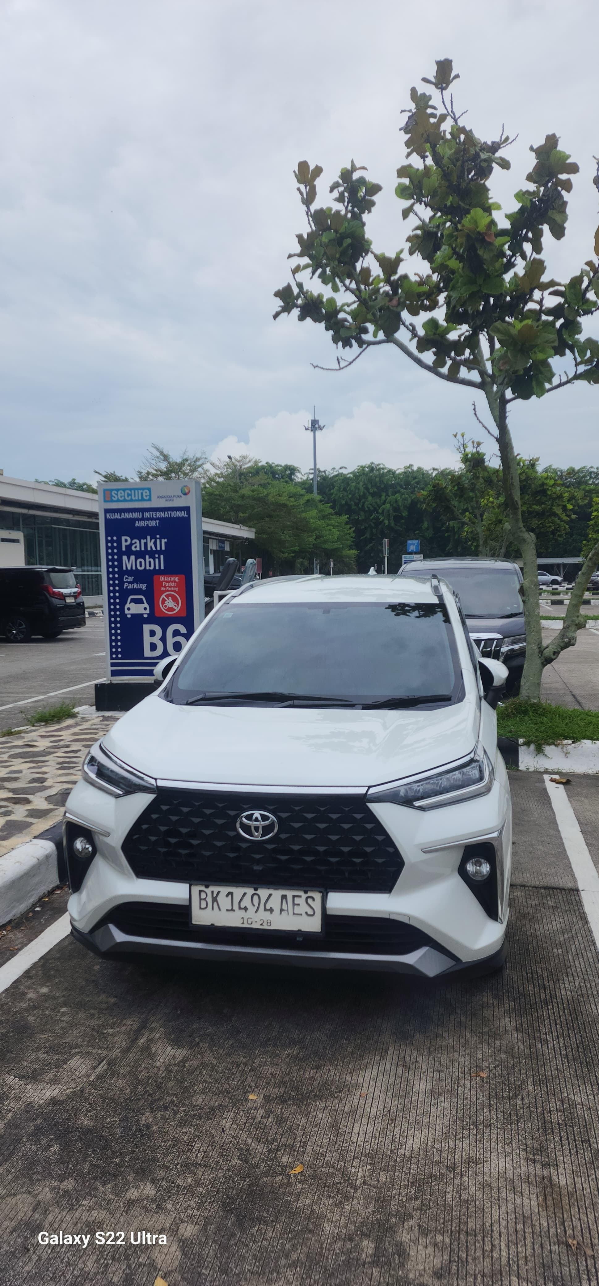 Toyota Rush di area parkir, cocok untuk keluarga