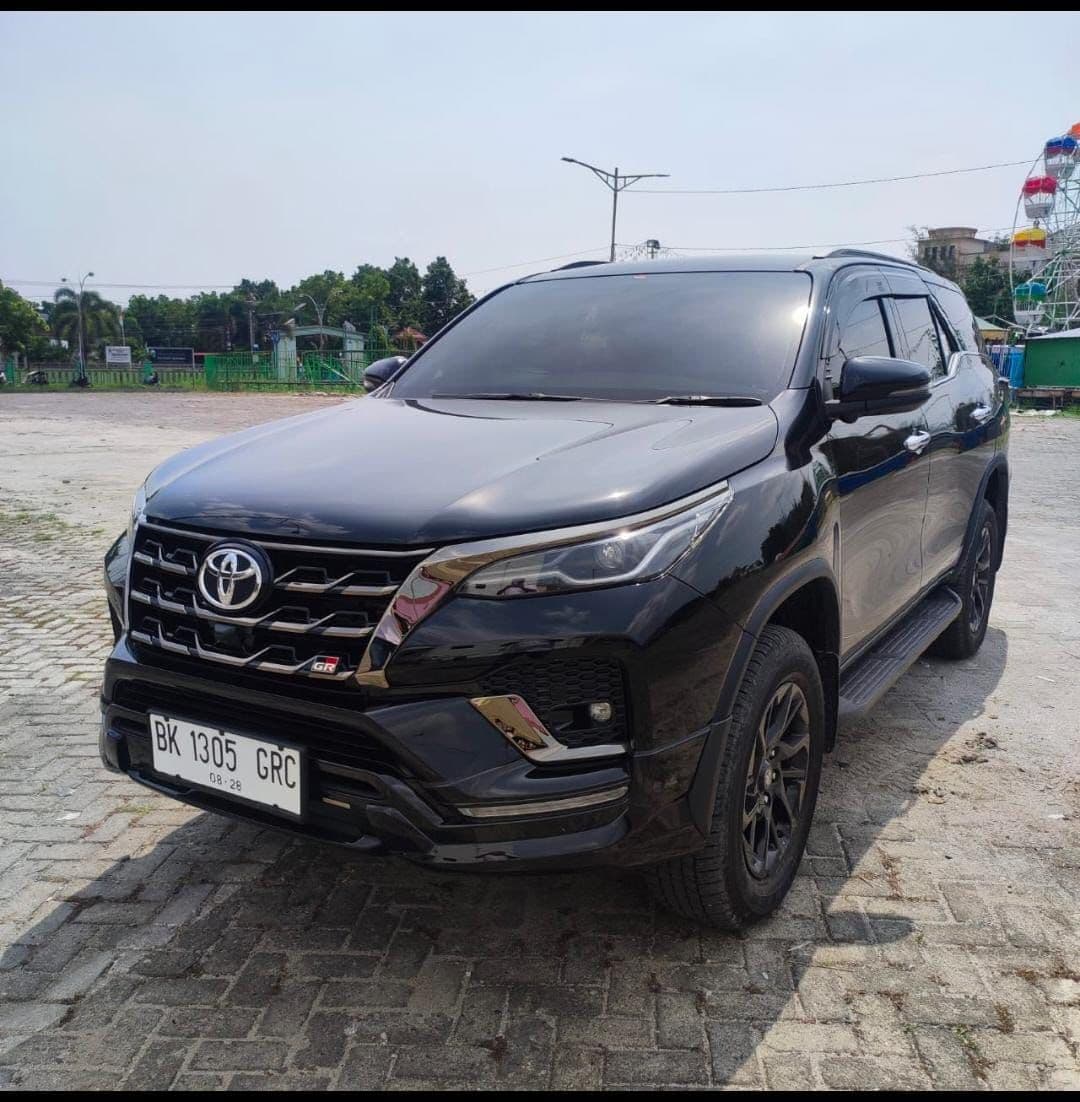 Proses desinfeksi rutin untuk menjamin kebersihan mobil