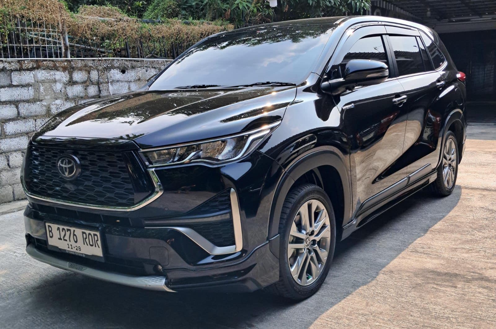 Interior mobil bersih dan terawat untuk kenyamanan Anda