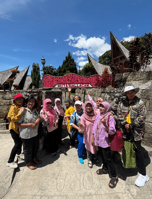 Menyusuri jalanan ramai di pusat kota Medan