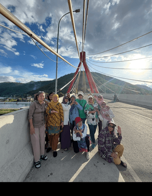 Mobil Pajero di jalur menantang menuju Bukit Lawang