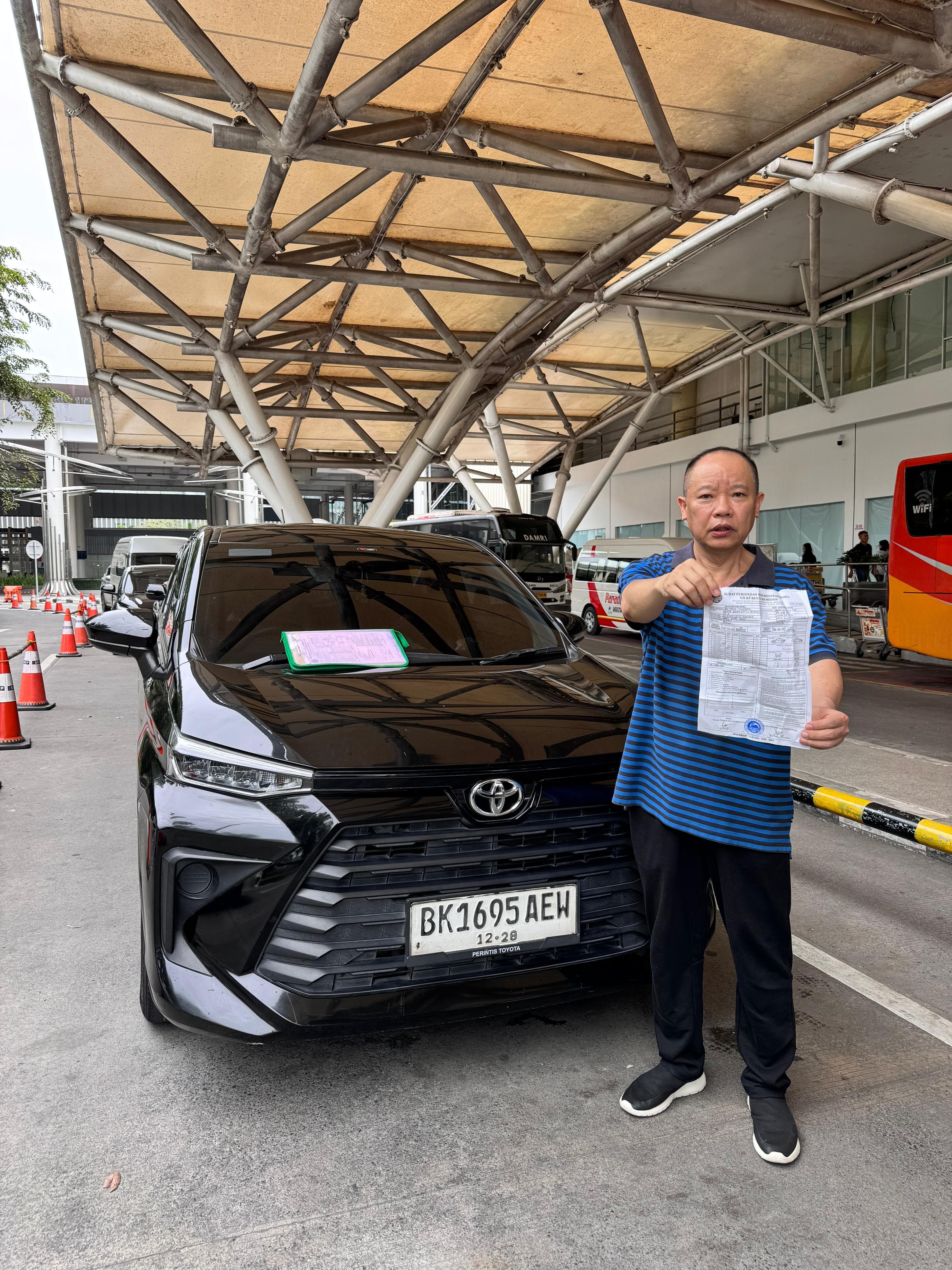 Pelanggan VIP dijemput dengan Toyota Alphard